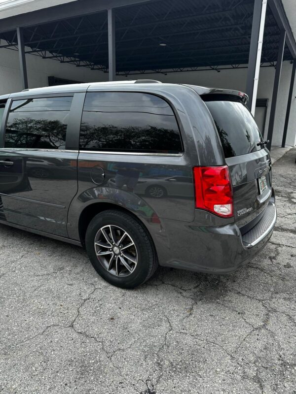 Dodge Caravan Black