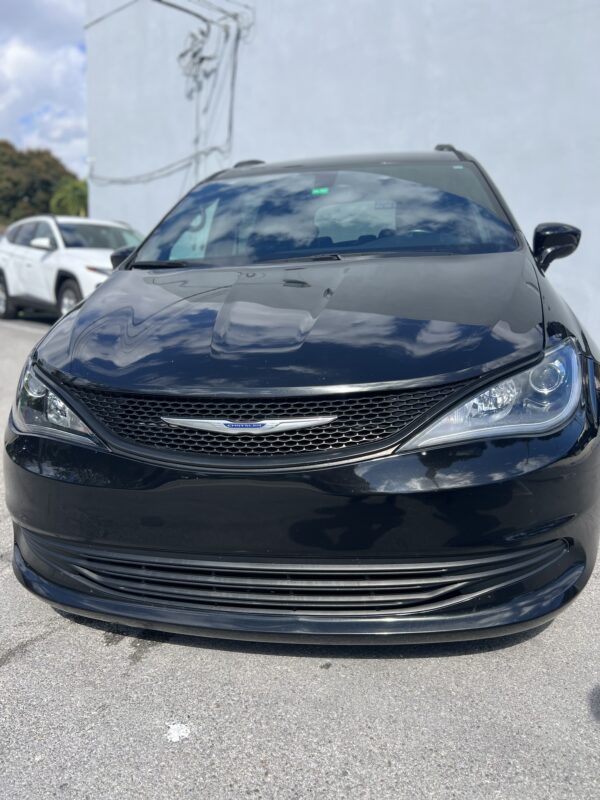 Chrysler Pacifica Black