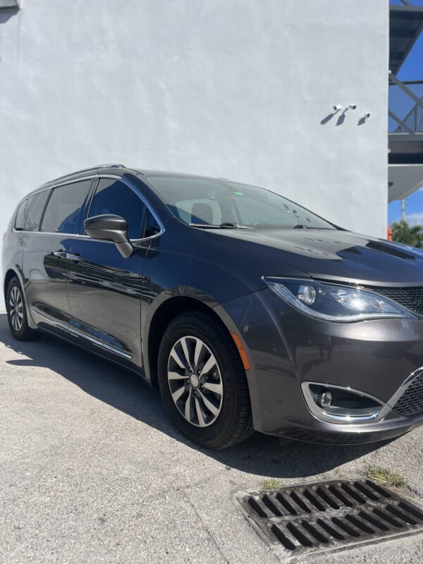 Chrysler Pacifica Gray