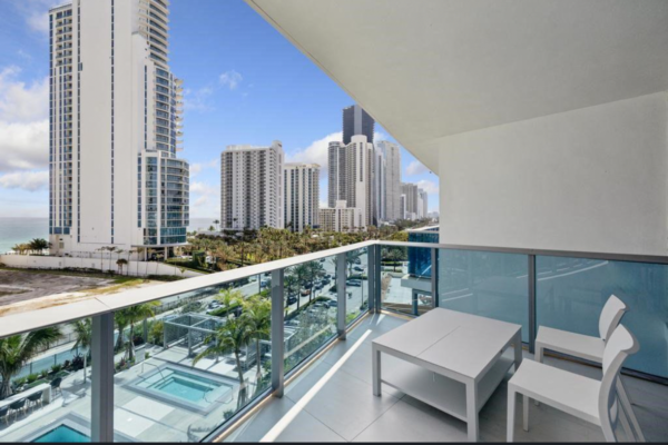Aurora Sunny Isles