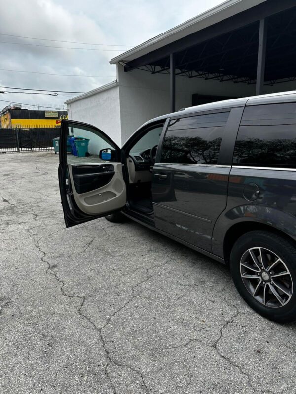 Dodge Caravan Black